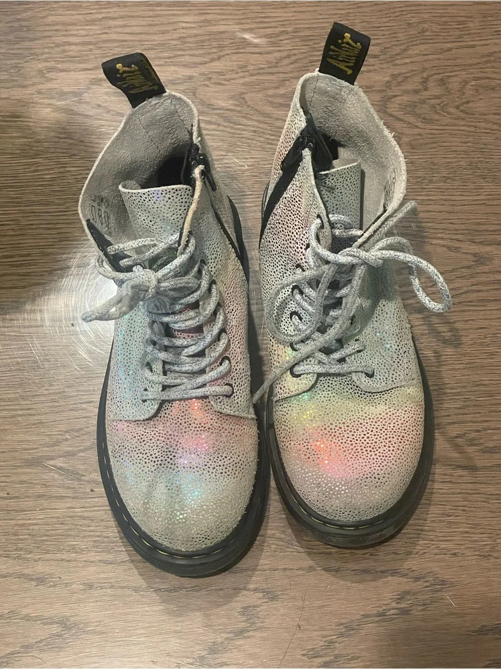 Dr. Martens Kids Iridescent Rainbow Lace-Up Boots Zipper closure